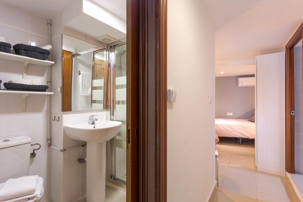 Apartamentos Diaber Gerona 22 Sevilla Bagian luar foto