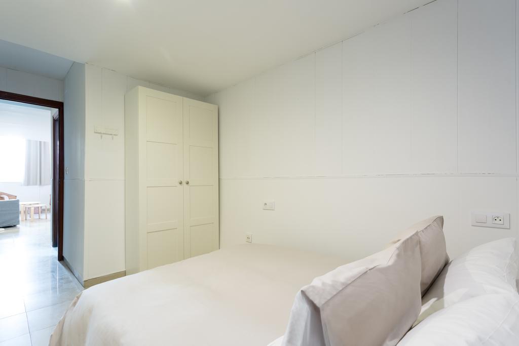 Apartamentos Diaber Gerona 22 Sevilla Bagian luar foto