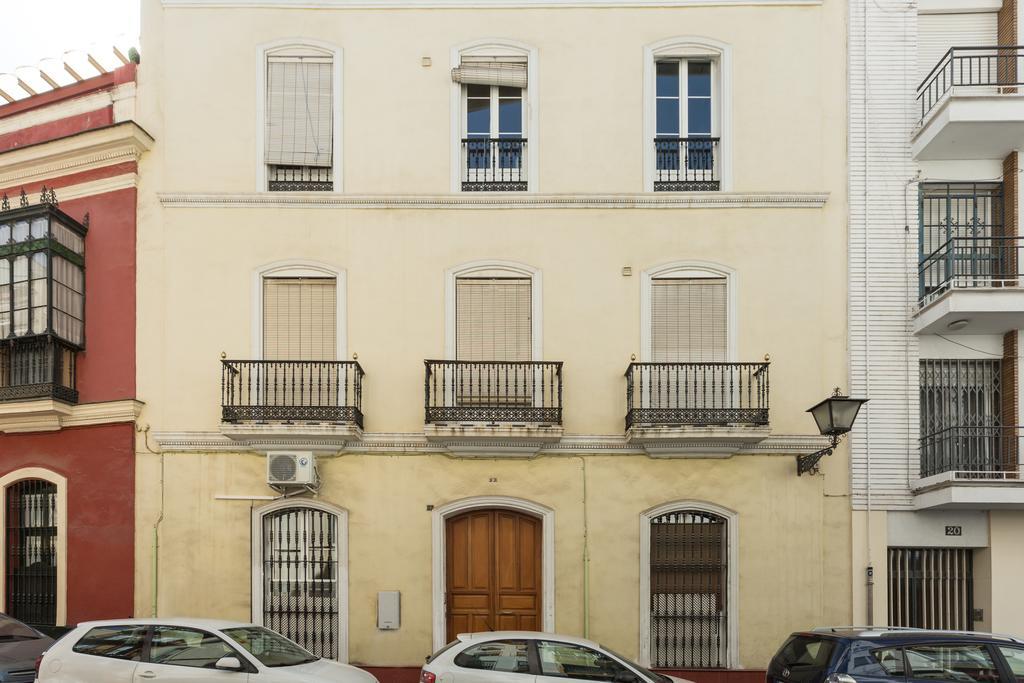Apartamentos Diaber Gerona 22 Sevilla Bagian luar foto