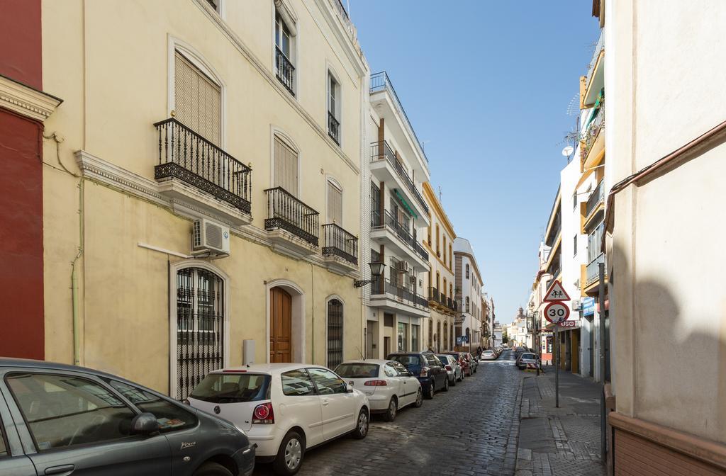 Apartamentos Diaber Gerona 22 Sevilla Bagian luar foto