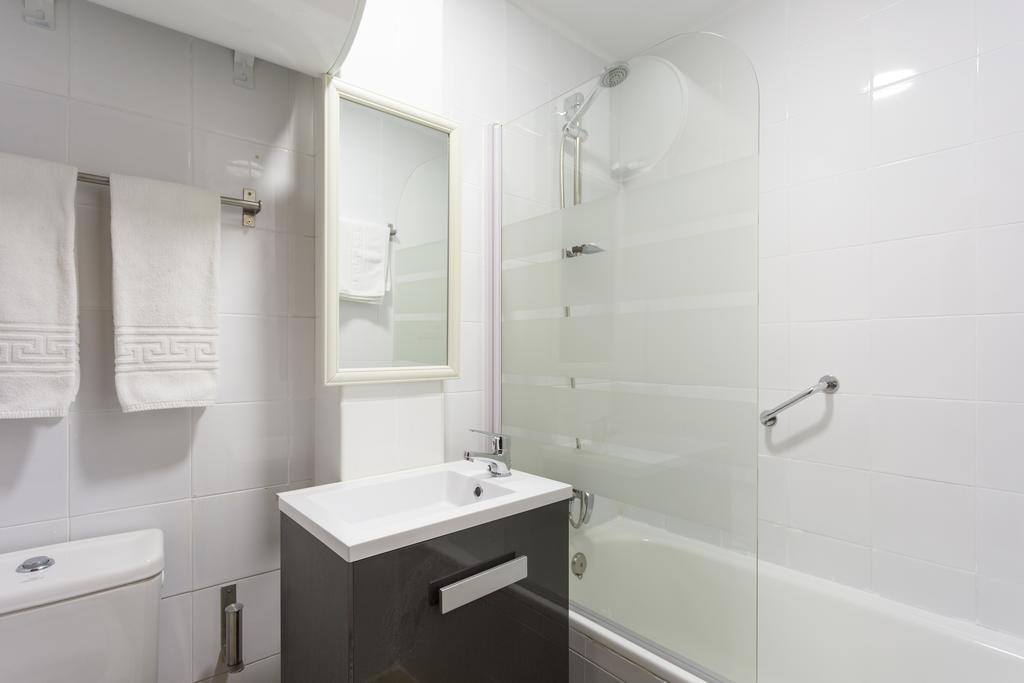 Apartamentos Diaber Gerona 22 Sevilla Bagian luar foto