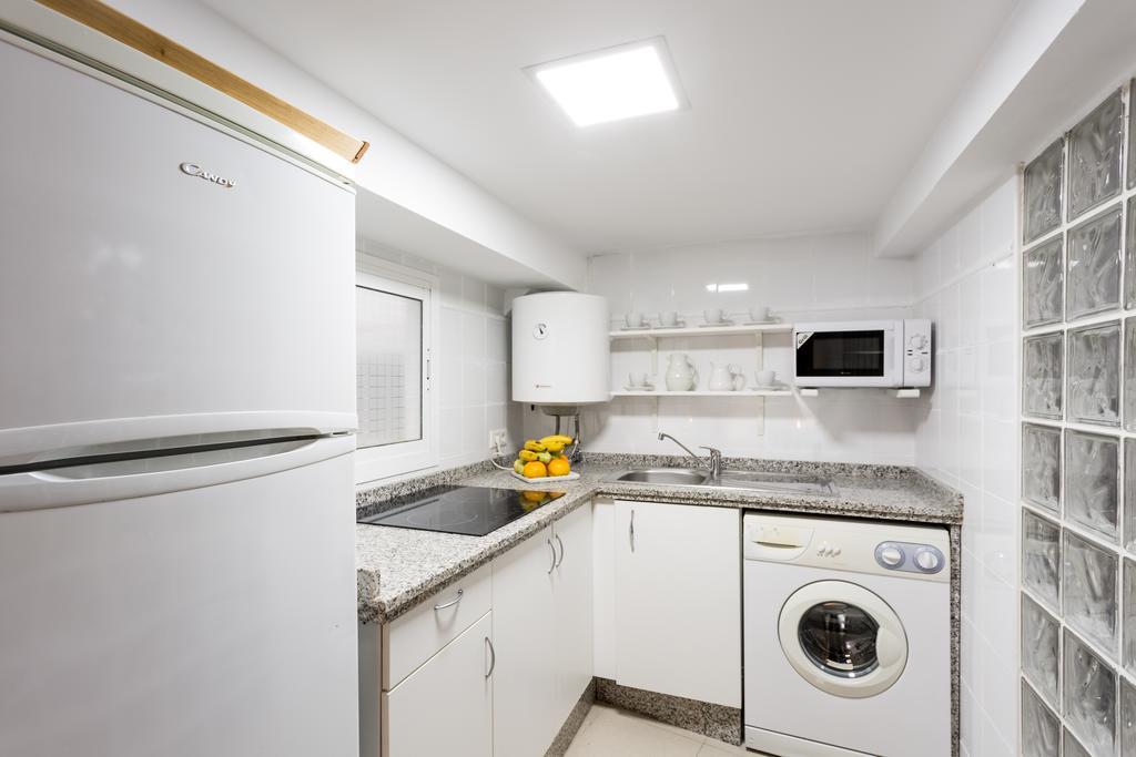 Apartamentos Diaber Gerona 22 Sevilla Bagian luar foto