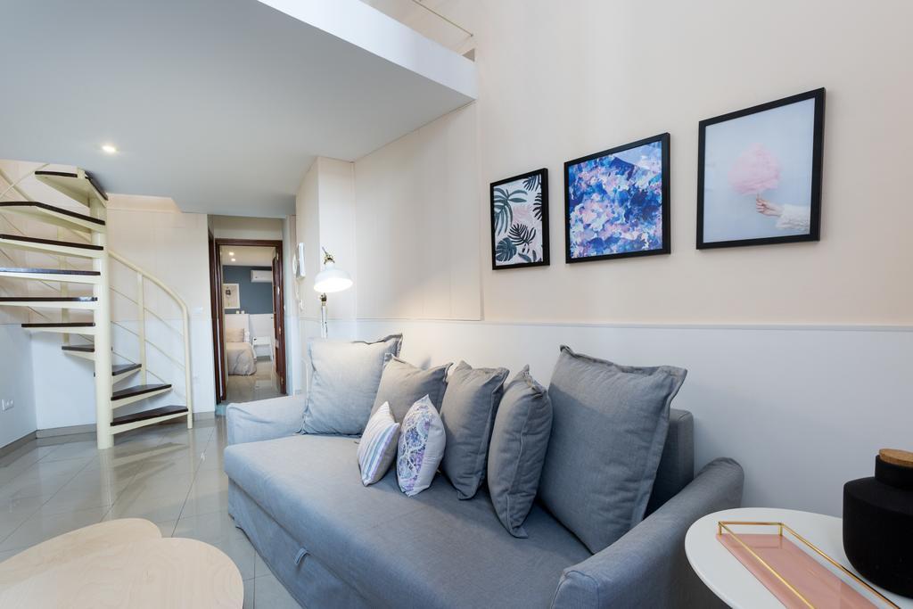 Apartamentos Diaber Gerona 22 Sevilla Bagian luar foto