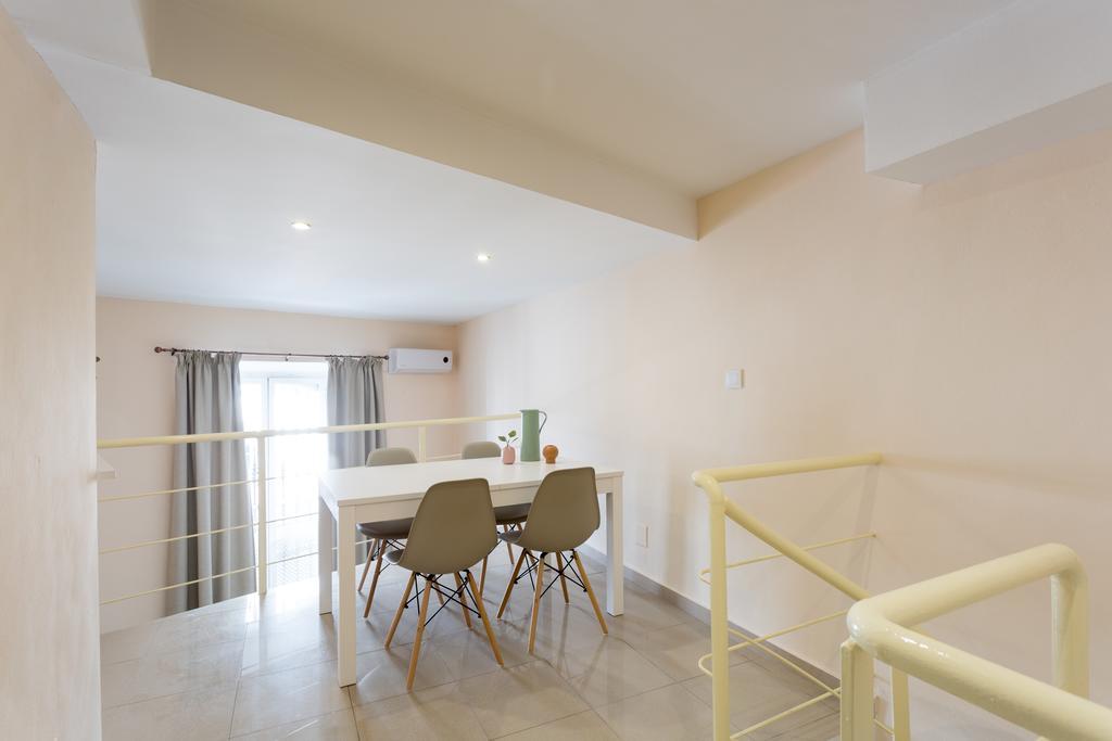 Apartamentos Diaber Gerona 22 Sevilla Bagian luar foto