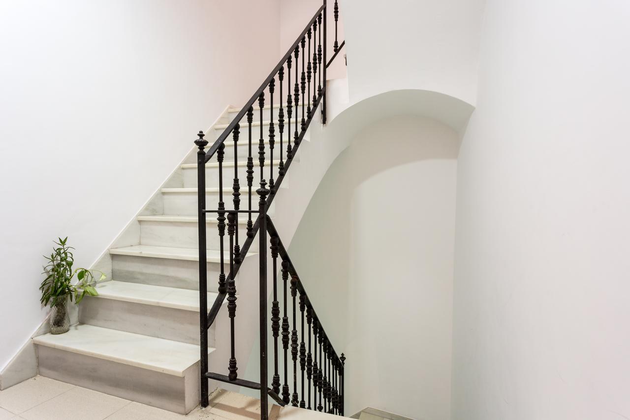 Apartamentos Diaber Gerona 22 Sevilla Bagian luar foto
