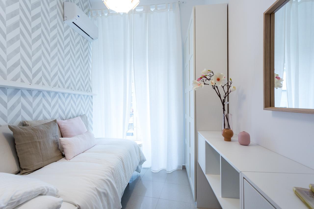 Apartamentos Diaber Gerona 22 Sevilla Bagian luar foto