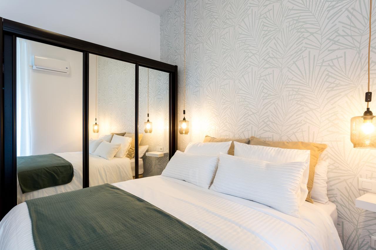 Apartamentos Diaber Gerona 22 Sevilla Bagian luar foto